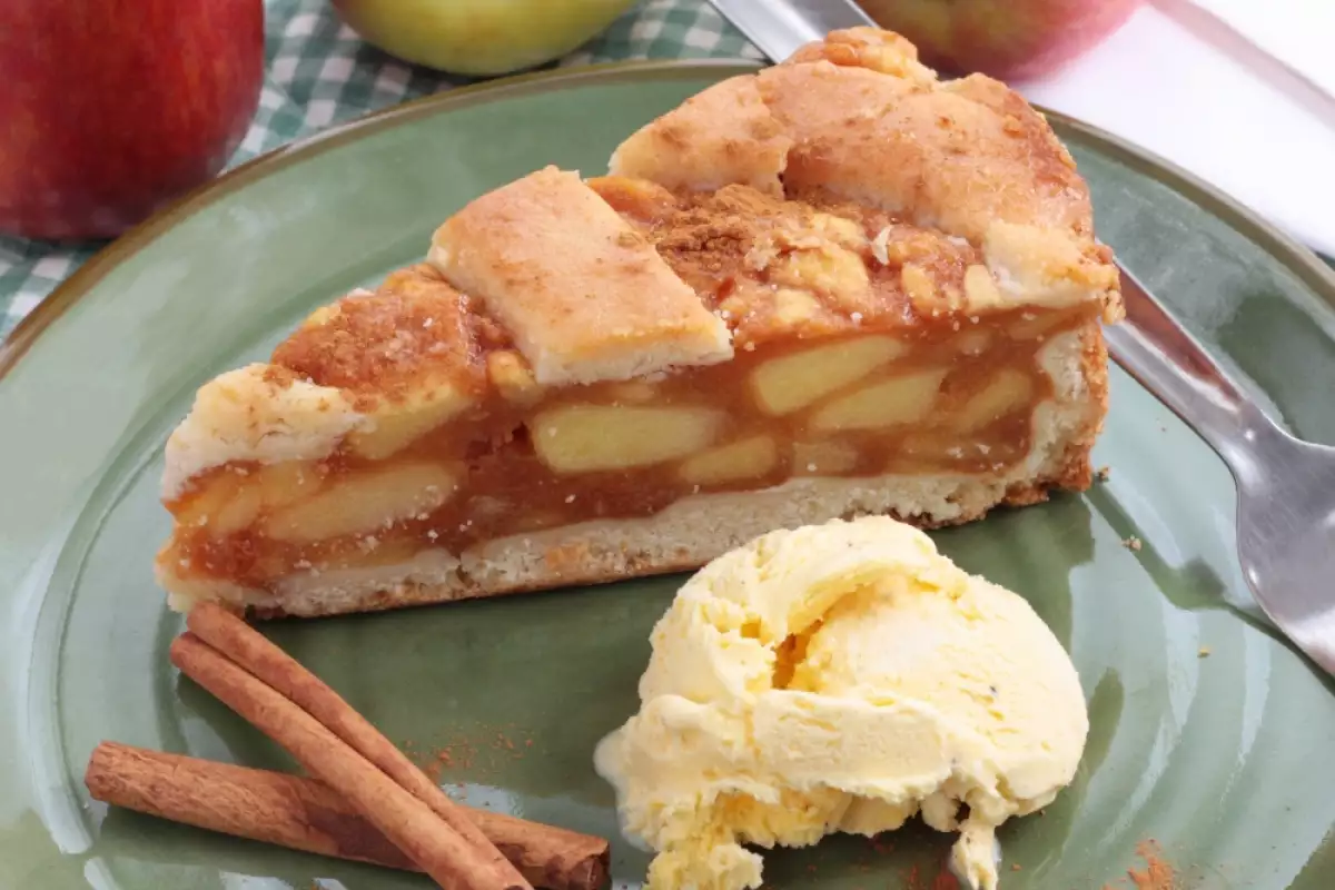 Banana apple pie