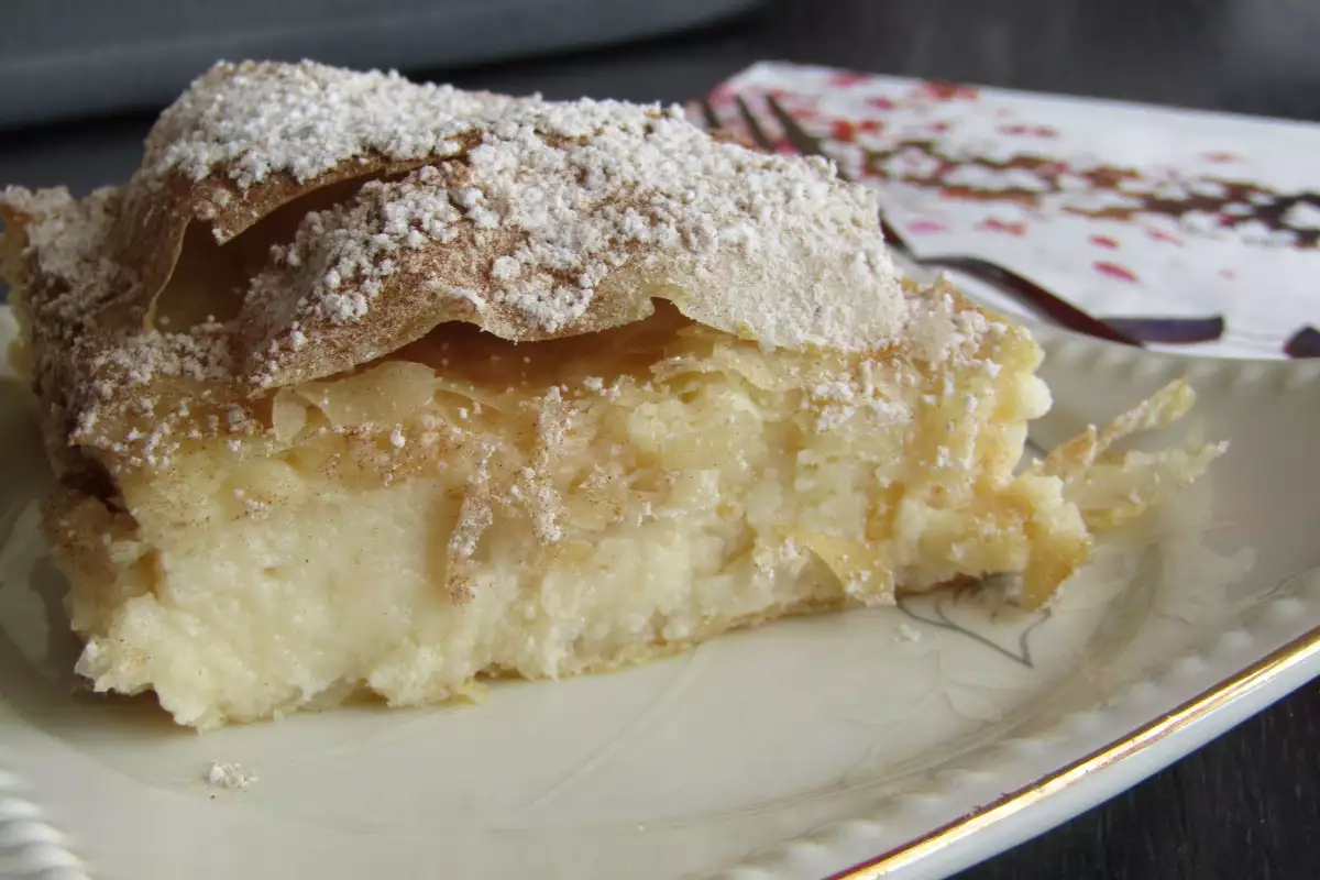 Греческий пирог с кремом Бугаца (Bougatsa) - Рецепт | BonApeti.ru