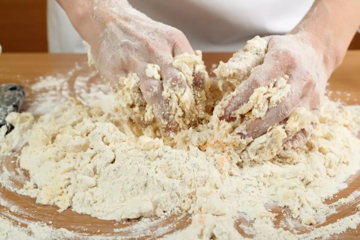 Почему крошится домашняя выпечка. Making Dough. Содовое тесто. Что делать если тесто липнет.