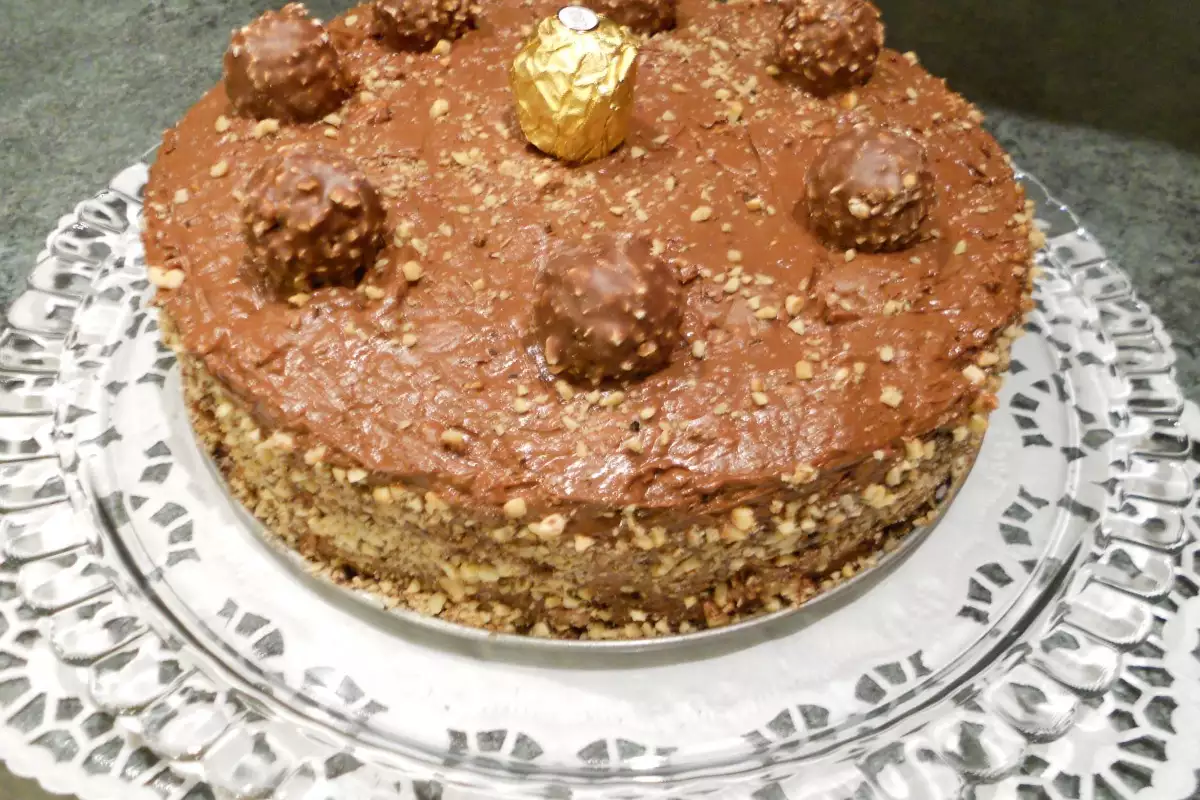 Торт Ферреро Роше (Ferrero Rocher Cake) - Рецепт | BonApeti.ru