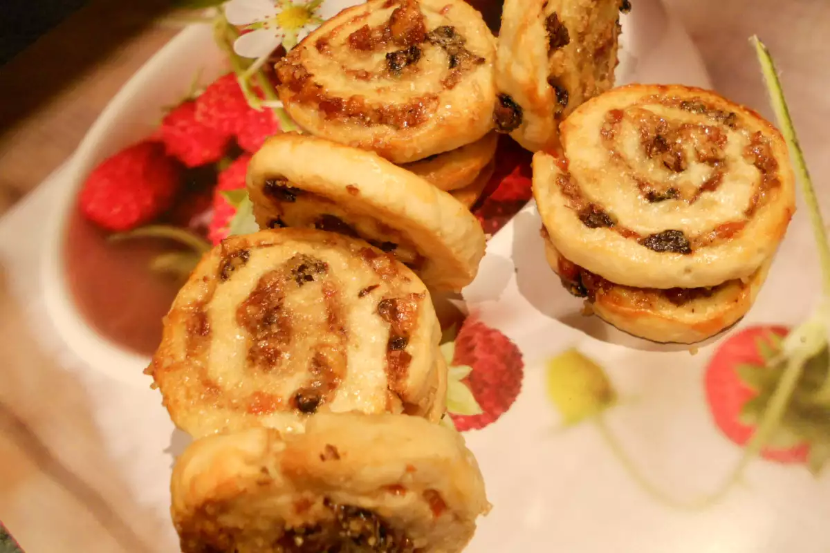 Еврейское праздничное печенье Rugelach - Рецепт | BonApeti.ru