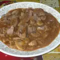 Жареные почки с грибами и луком