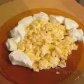 Яичница-болтунья с чесноком и молоком