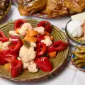 Соленье из цветной капусты и сладких перцев клаудио