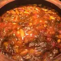 Рагу из фасоли в глиняном горшке