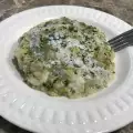 Брокколи с киноа и моцареллой