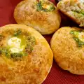 Чесночные булочки с брынзой и петрушкой