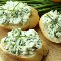 Творожный паштет с яйцами и чесноком