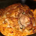 Свиная рулька с квашеной капустой в духовке