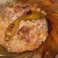 Рулька с квашеной капустой в глиняном горшке