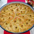 Домашняя раскатанная пахлава с грецкими орехами и фундуком