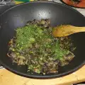 Грибы с оливковым маслом на сковороде