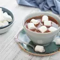 Горячий шоколад с маршмеллоу и сметаной