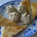 Хумус с нутом и черными оливками