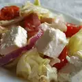 Салат с помидорами черри и айсбергом