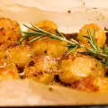 Картофель, запеченный с пармезаном и розмарином