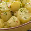 Фрикасе с картофелем, яйцами и молочным соусом