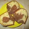 Двухцветный кекс из кислого молока с грецкими орехами