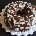 Кекс с шоколадной заливкой и миндалем