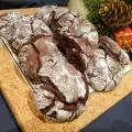Шоколадное печенье с трещинками
