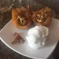 Запеченные груши с медом, грецкими орехами и корицей