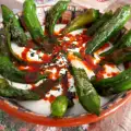 Острый перец с соусом из кислого молока
