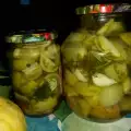 Маринованные зеленые помидоры в банке