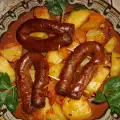 Колбаски с картошкой и морковью в духовке
