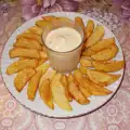 Жареная картошка с соусом Цезарь