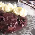 Стейки с черничным соусом