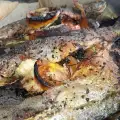 Форель с помидорами, лимоном и специями