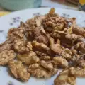 Жареные соленые грецкие орехи с белком