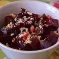 Печеная свекла с чесноком и грецкими орехами