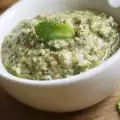 Соус песто из базилика, оливок и кабачка