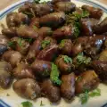Куриные сердечки в сливочном масле на сковороде