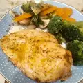 Куриное филе с пармезаном и тушеными овощами