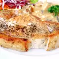 Свиные стейки с грибным соусом
