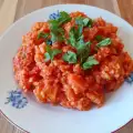 Постный рис с помидорами в кастрюле
