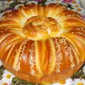 Праздничный хлеб погача с кунжутом и миндалем