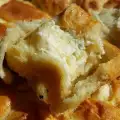Пышный тутманик с яйцами и брынзой