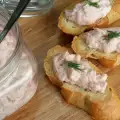 Закуска с копченым лососем и сливочным сыром