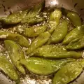 Закуска из запеченных жгучих перчиков