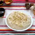 Закуска из хлеба, грецких орехов и чеснока