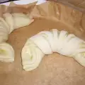 Рогалики с яйцами и брынзой