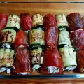 Запеченные рулетики из перца и кабачков с брынзой