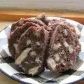 Сладкая колбаска из шоколада и печенья