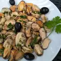 Салат из мидий с чесноком и укропом