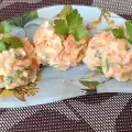 Салат из вареной моркови, картофеля, зеленого лука и петрушки
