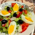 Салат айсберг с огурцами, помидорами и яйцами