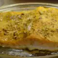 Лосось с грецкими орехами в духовке